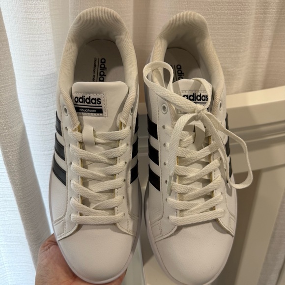 NWOB Adidas Women's White and Black Athletic Shoes grand court sneakers - Picture 3 of 7